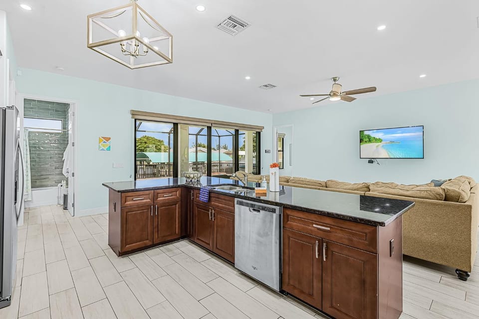 Bowline Oasis House in Bokeelia