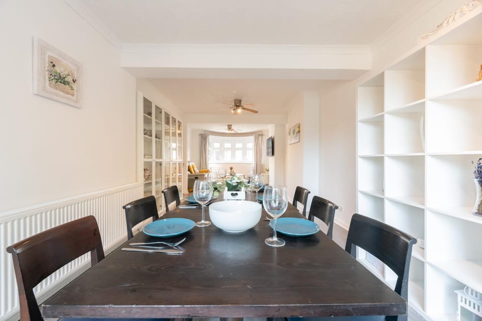 4 Bedroom Family Home In South East London House in London
