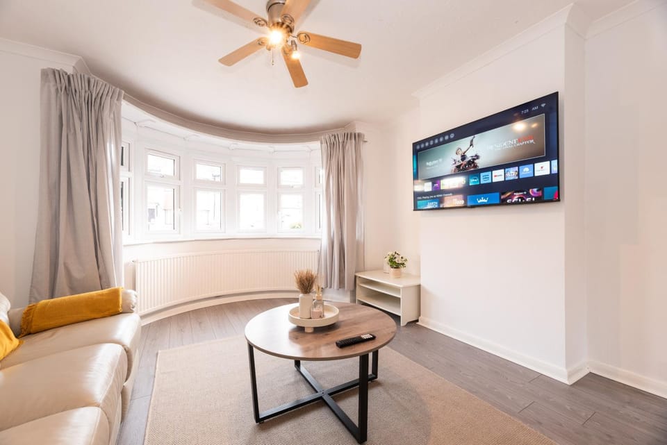 4 Bedroom Family Home In South East London House in London