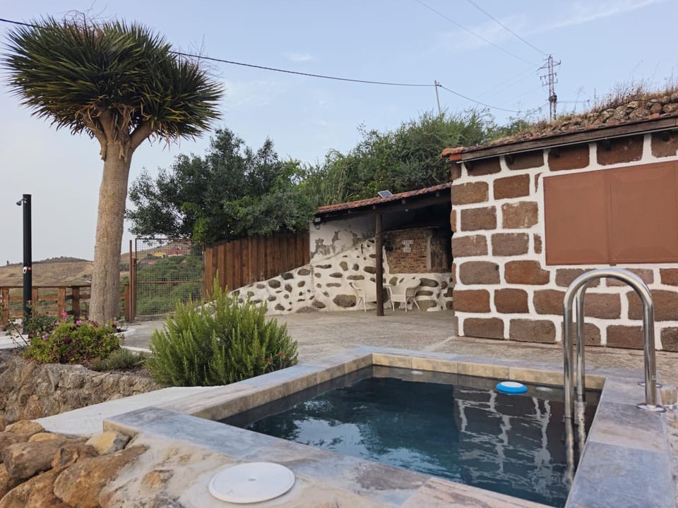 Off site, Day, Balcony/Terrace, Balcony/Terrace, Pool view, Swimming pool, Swimming pool