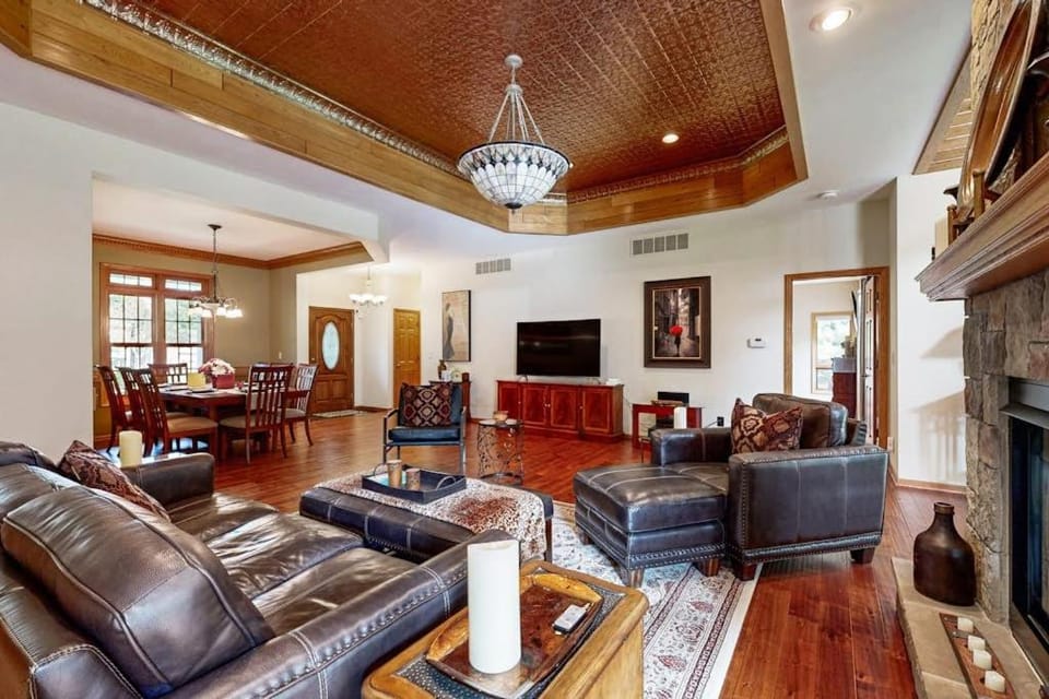 Luxurious Wooded Retreat House in Petenwell Lake