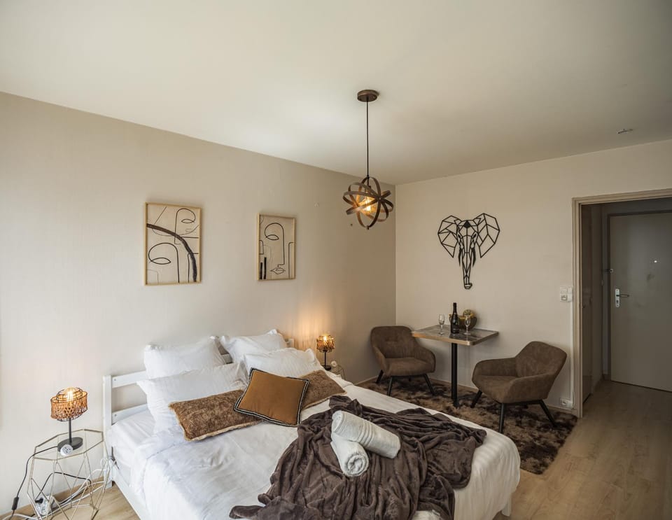 Bed, Bedroom