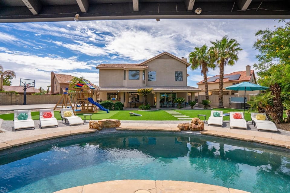 Private Pickleball Resort Spa Pool & Playground House in Scottsdale