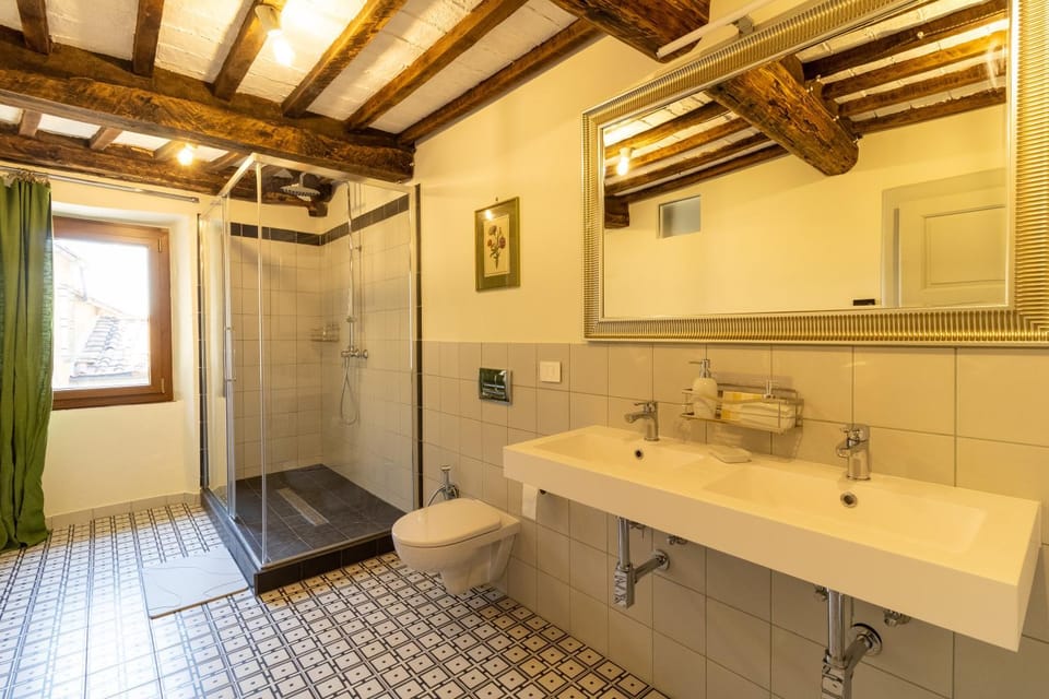 Shower, Toilet, Bathroom, storage, towels