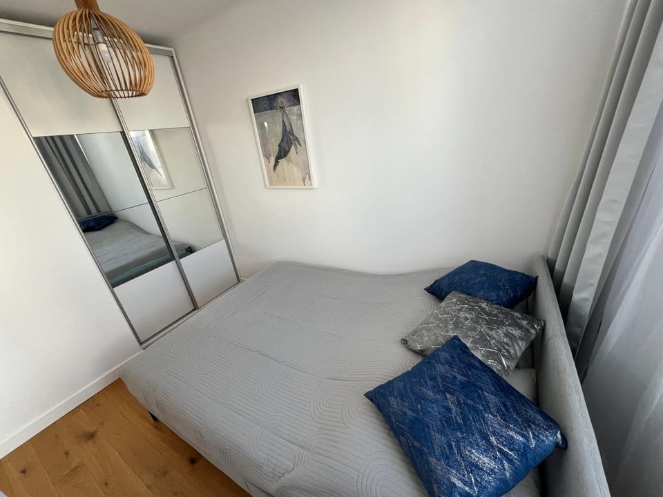 Bedroom, wardrobe