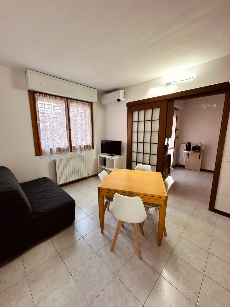 TV and multimedia, Living room, Seating area, Dining area