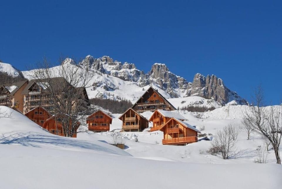 Skiing, Mountain view