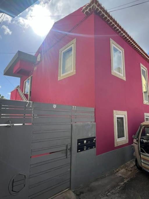 Aloha Pink House Apartment in Lisbon District