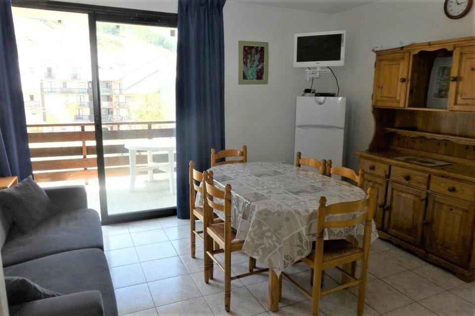 Bed, kitchen