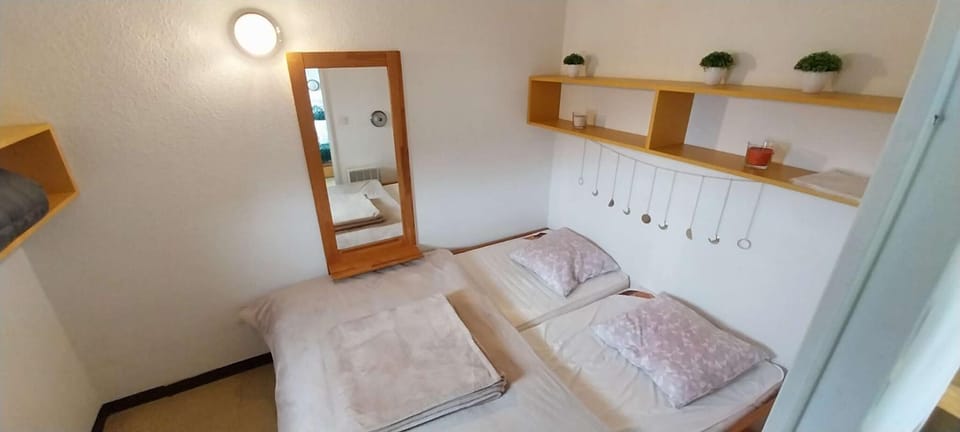 Bed, Bathroom, Bedroom, furniture