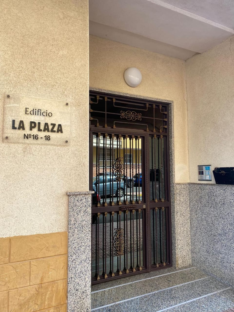 Facade/entrance
