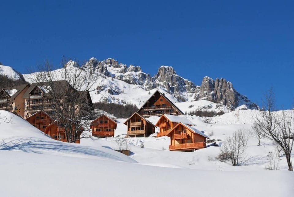 Skiing, Mountain view