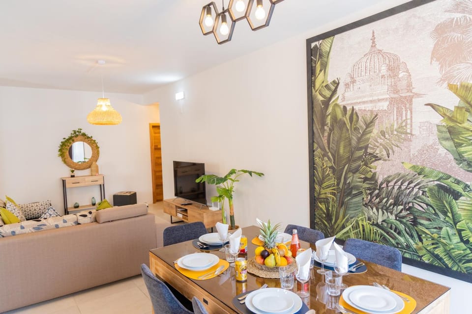 Living room, Dining area