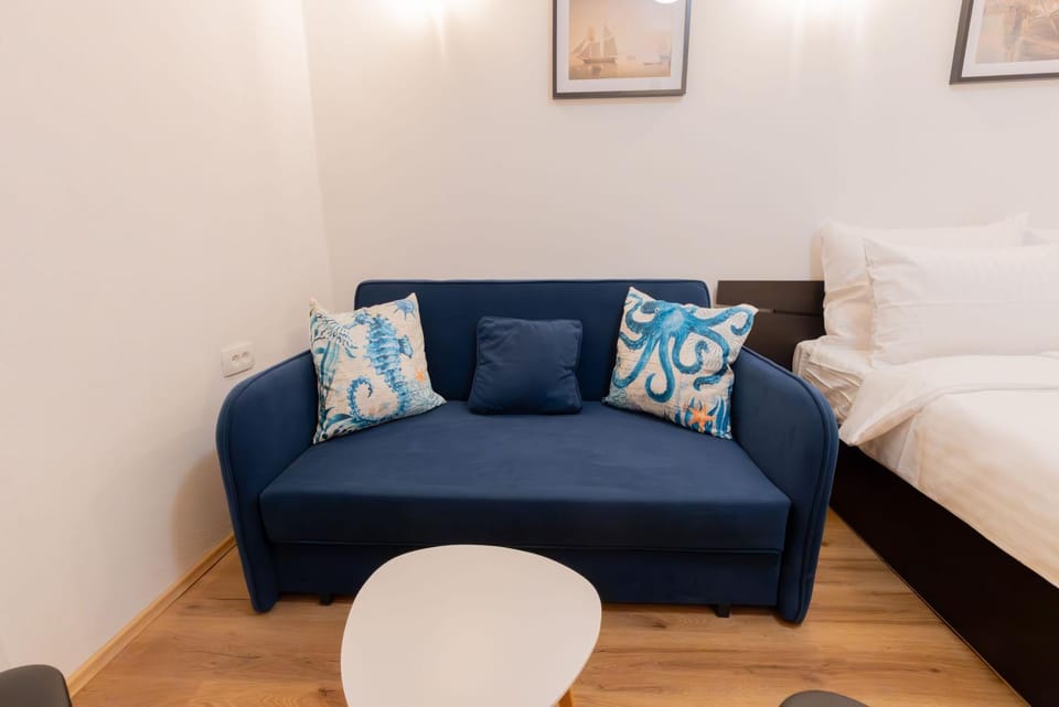 Living room, Photo of the whole room, Seating area, Bedroom