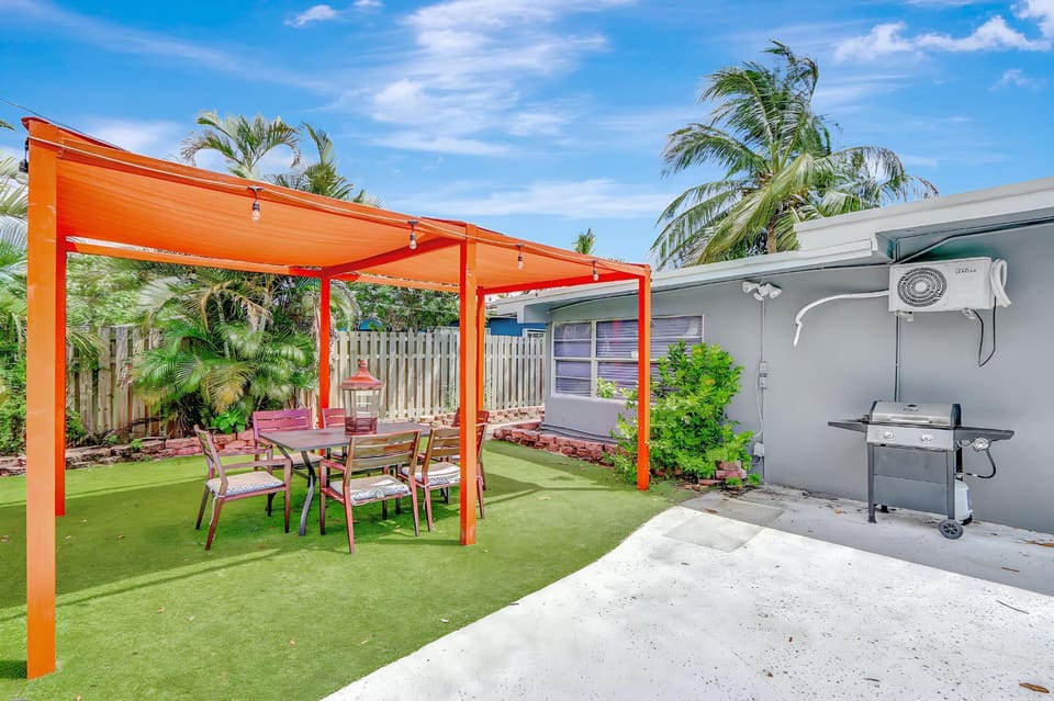 Dining area, Garden view, sunbed