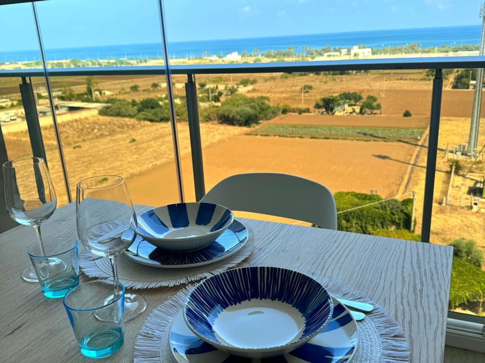 Day, Natural landscape, View (from property/room), Balcony/Terrace, Dining area, Sea view
