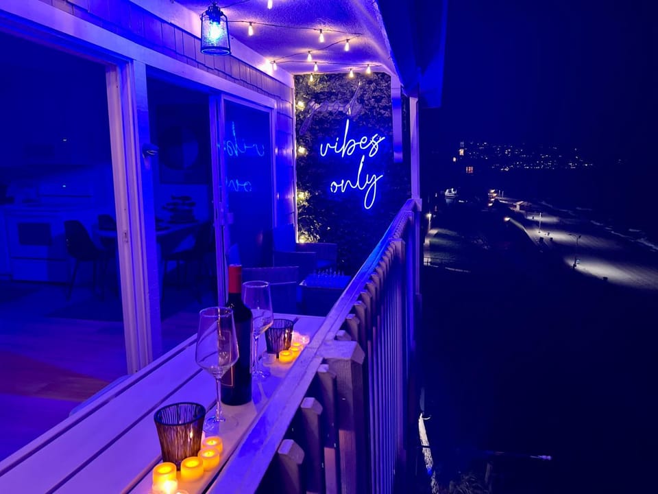 Oceanfront 2BR 2BA with Stunning View 333 Apartment in Redondo Beach