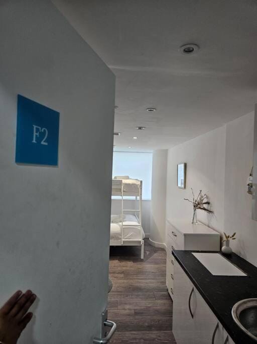 Tavellers Room in Delta DPF2 Apartment in Croydon