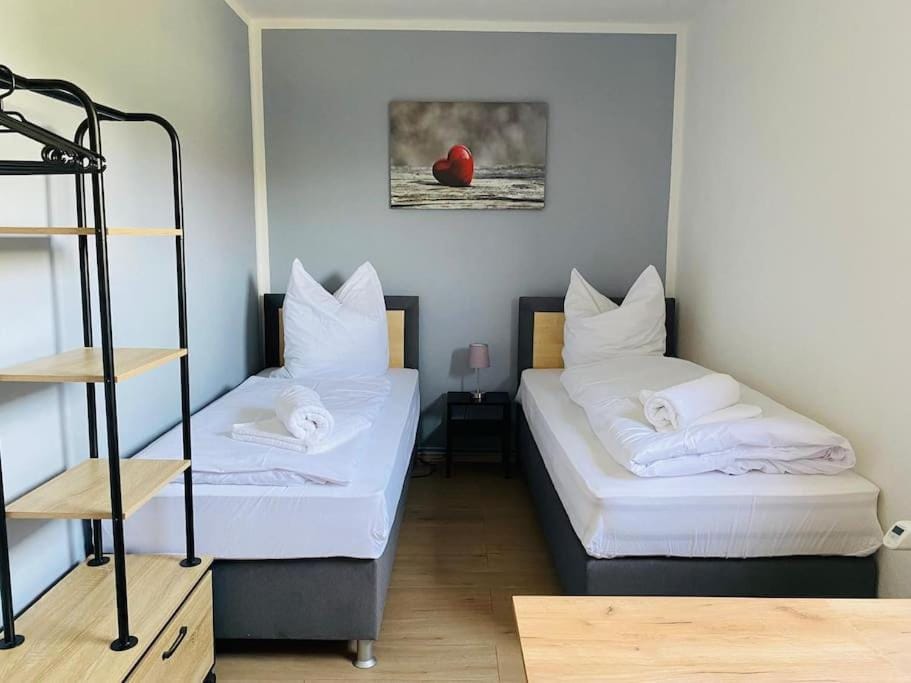 3x Doppelzimmer mit Smart TV und Netflix, große Parkplätze, free WIFI Apartment in Thuringia, Germany