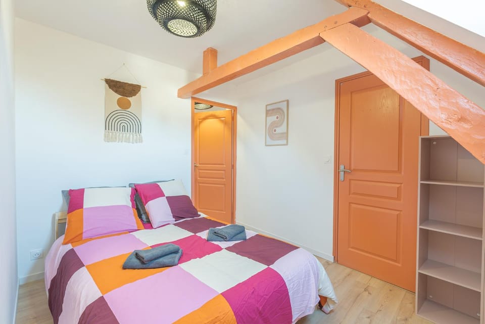 Bed, Photo of the whole room, Bedroom, wardrobe