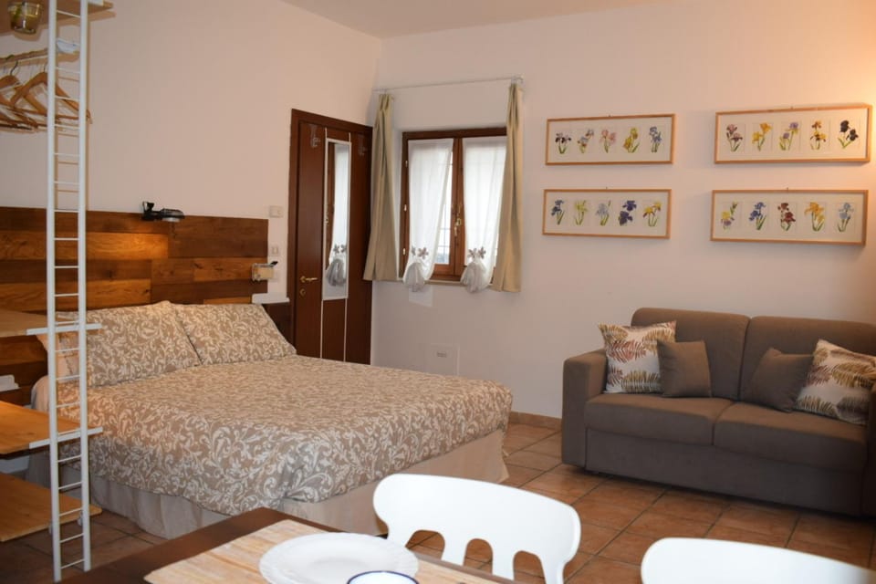 Living room, Photo of the whole room