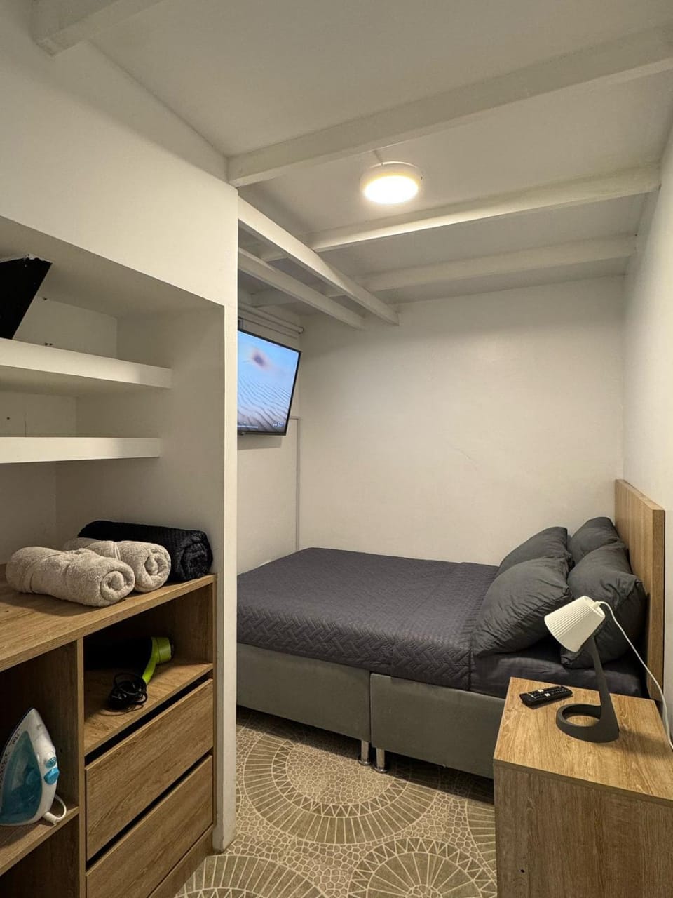 Bed, Photo of the whole room, towels