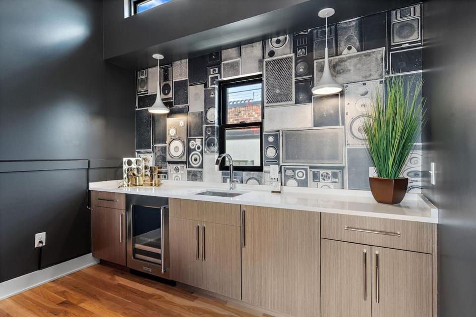 Unwind in Opulence 4BR 4BA Near Broadway House in Nashville