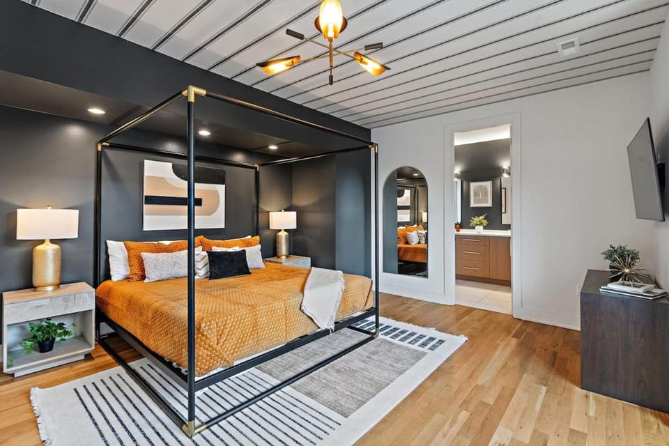 Unwind in Opulence 4BR 4BA Near Broadway House in Nashville