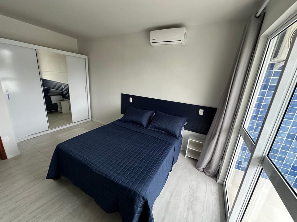Bed, Photo of the whole room, Bedroom, air conditioner
