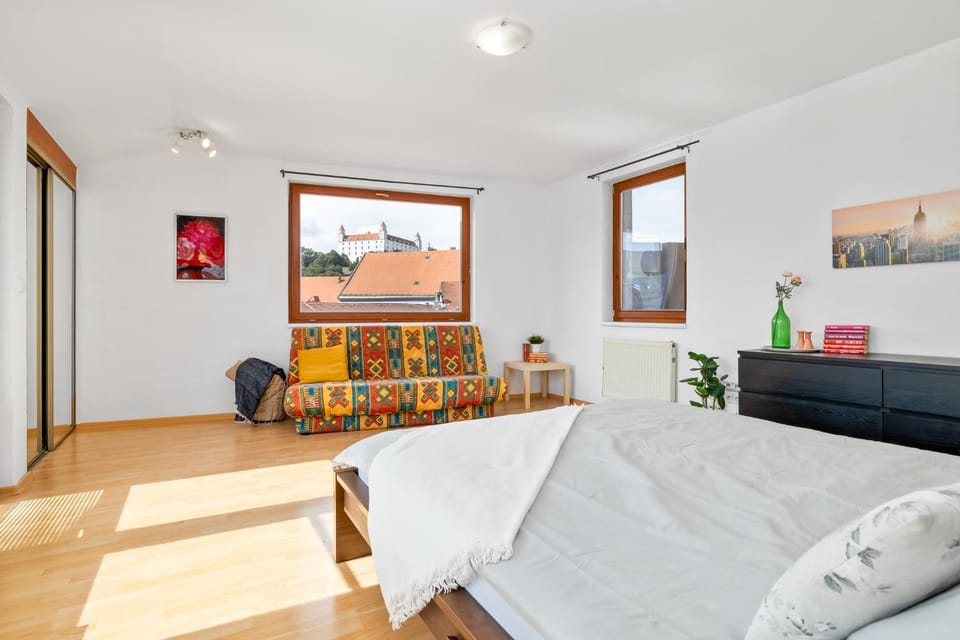 Bed, View (from property/room), View (from property/room), Bedroom, City view, City view