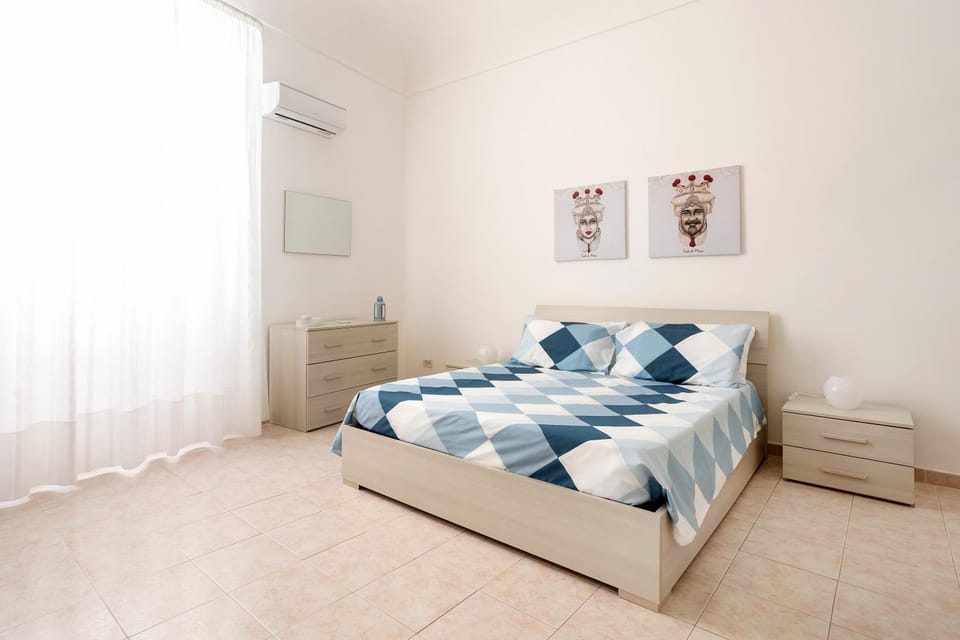 Decorative detail, Bedroom, furniture, wardrobe, air conditioner