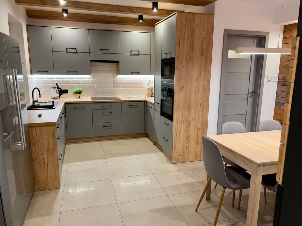 Kitchen or kitchenette, Dining area, dishwasher, oven, stove