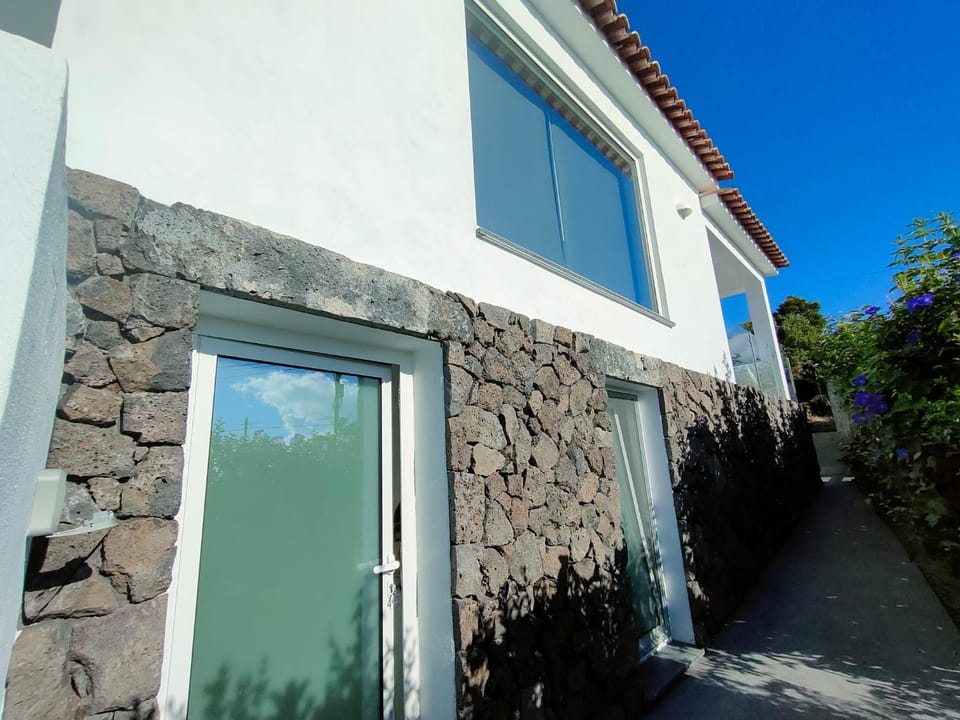 Casa dos Castanheiros - The White Cottage House in Azores District