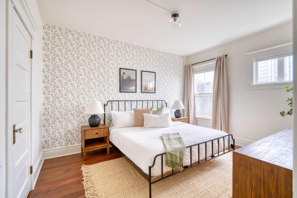 Stay Portland - Renewed Classic Craftsman in SE - 95 WalkScore Apartment in Portland