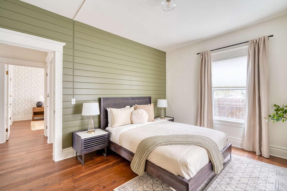 Stay Portland - Renewed Classic Craftsman in SE - 95 WalkScore Apartment in Portland