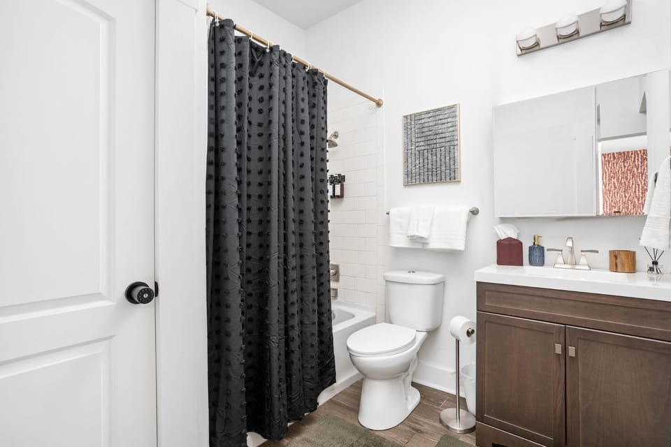 Beautiful House near downtown and fountain square 4BD BBQ Games FirePit Apartment in Indianapolis
