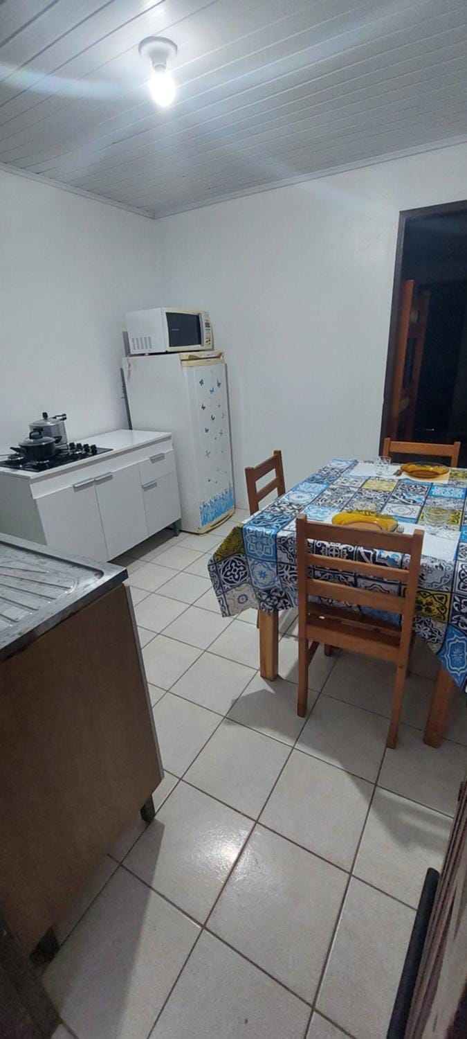 Kitchen or kitchenette, Dining area, stove