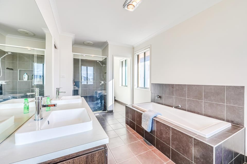 Bathroom, Bath, towels