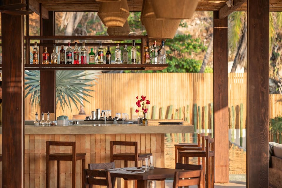 Restaurant/places to eat, Lounge or bar, Food and drinks, Drinks