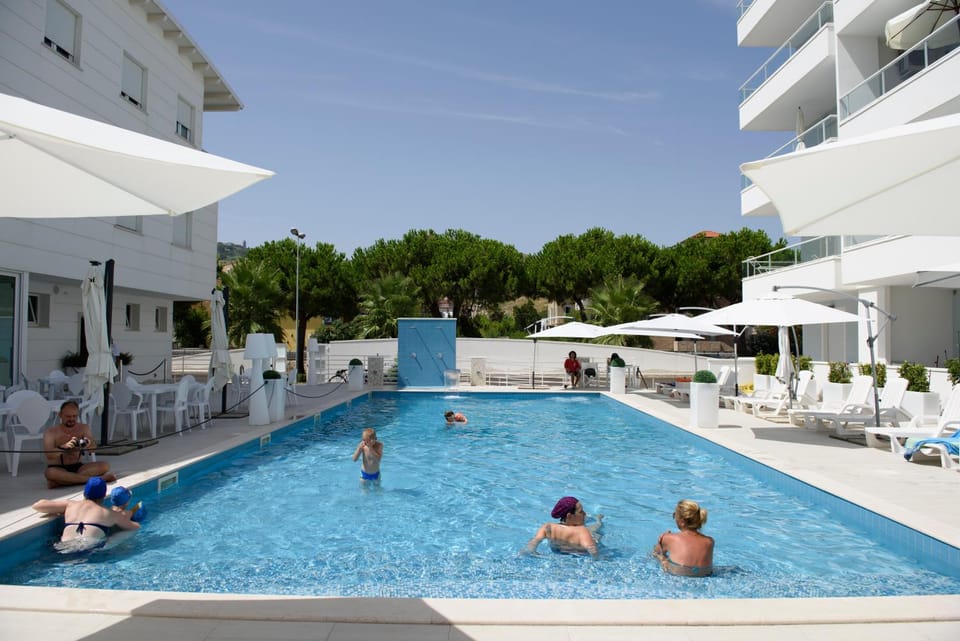 Day, Summer, On site, Pool view, Swimming pool, children, Family