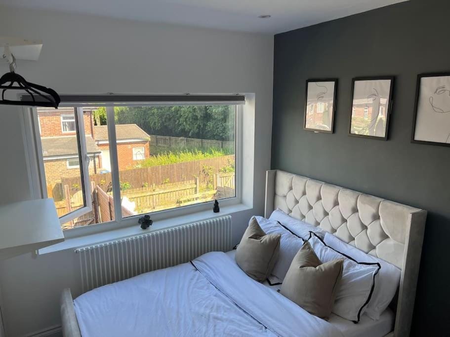 Luxury 2-BR house AO arena & City & Old Trafford House in Salford