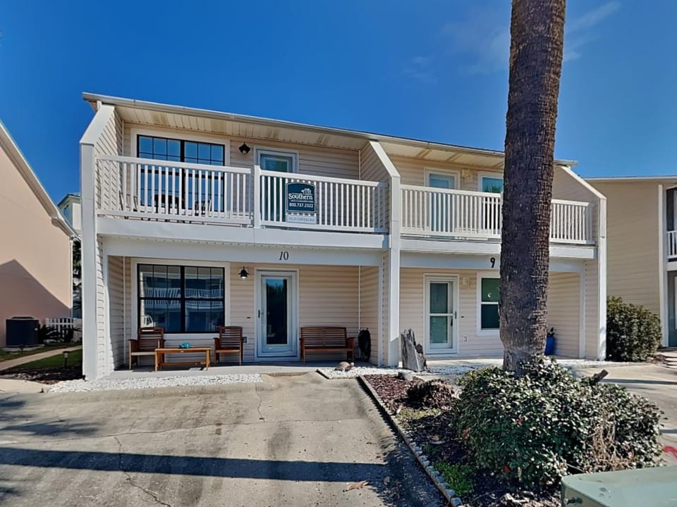 Villa Chateau #10 House in Laguna Beach