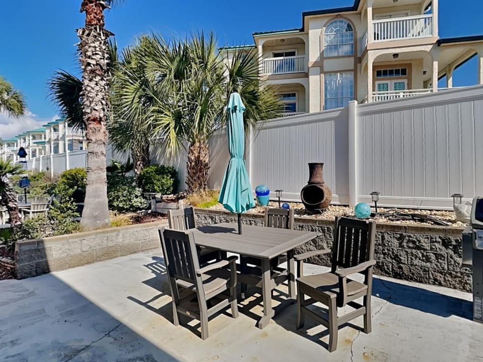 Patio, Garden, Balcony/Terrace, Seating area, Dining area, fireplace