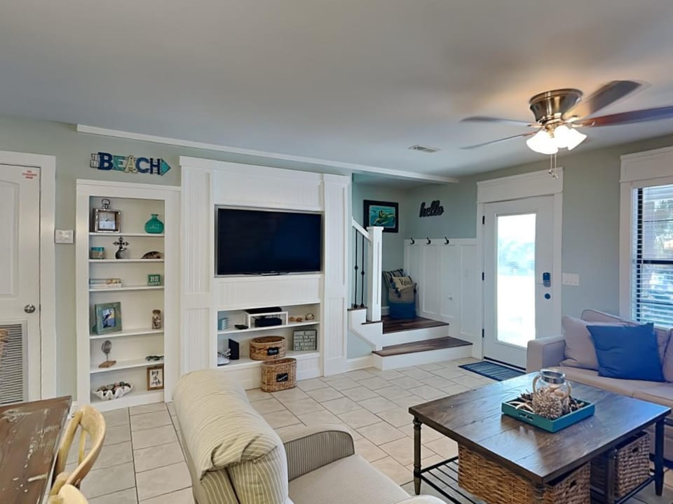 TV and multimedia, Living room, Seating area, furniture