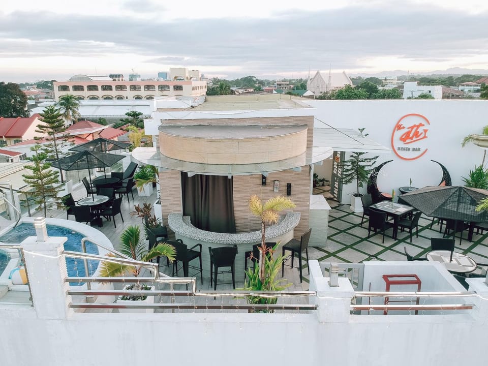 Graham Hotels & Suites Hotel in Angeles