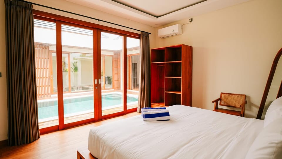 Photo of the whole room, Bedroom, Pool view, air conditioner