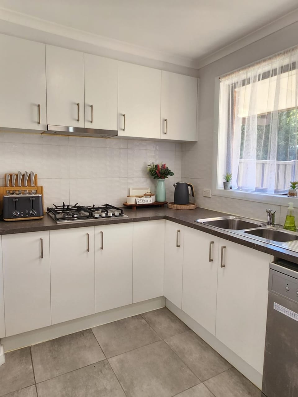 Lbarza Charming & Convenient 3BR Home close to Hospitals & Sporting Grounds House in Shepparton