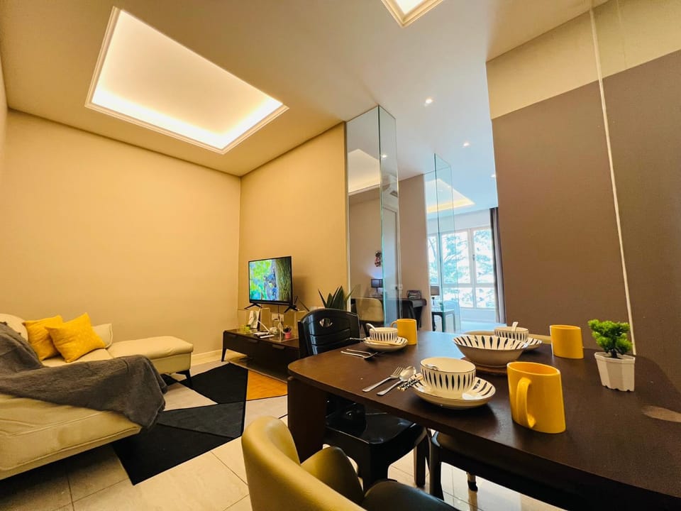 TV and multimedia, Living room, Photo of the whole room, Seating area, Dining area
