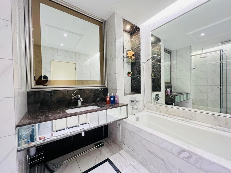 Shower, Bathroom, Bath, towels