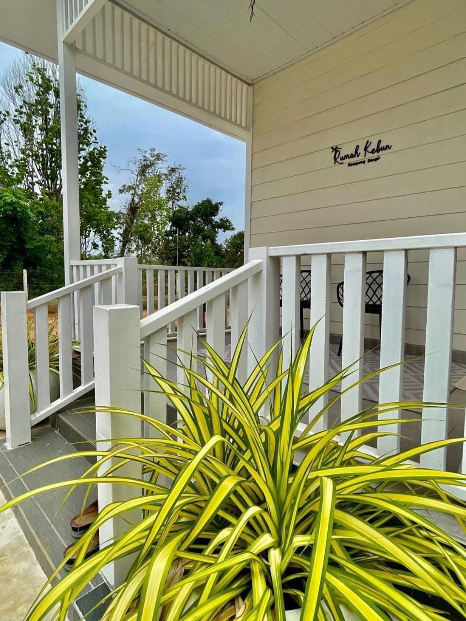 Property building, View (from property/room), Balcony/Terrace, Garden view